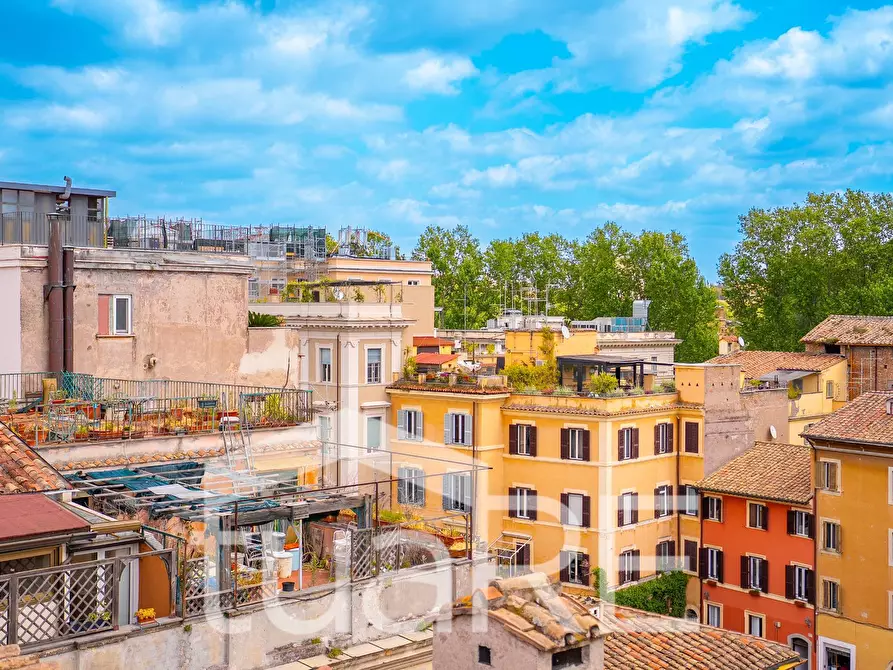 Immagine 17 di Attico in vendita  in Piazza Di Santa Maria In Trastevere a Roma