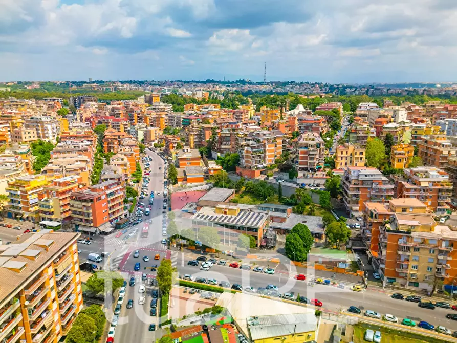 Immagine 10 di Appartamento in vendita  in Via San Melchiade Papa a Roma
