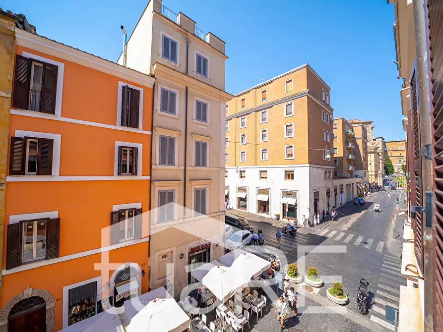 Immagine 3 di Appartamento in vendita  in Borgo Pio a Roma