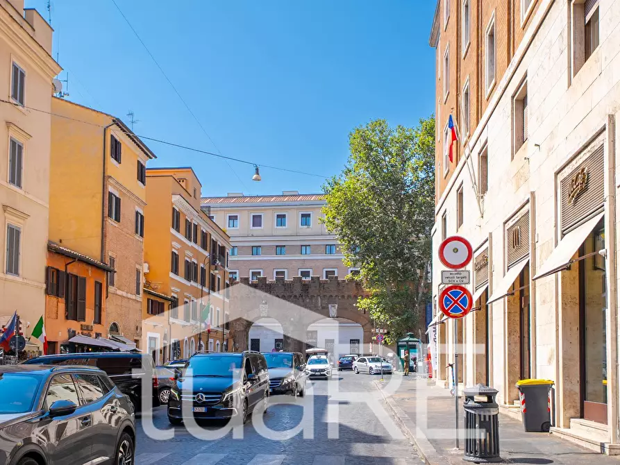 Immagine 23 di Appartamento in vendita  in Borgo Pio a Roma