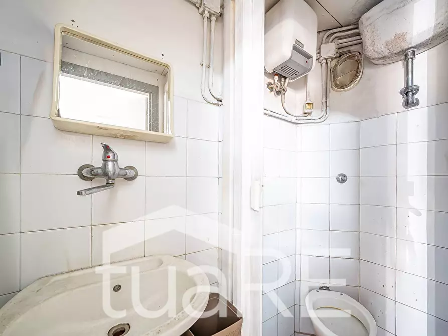 Immagine 8 di Negozio in vendita  in Via Germanico a Roma
