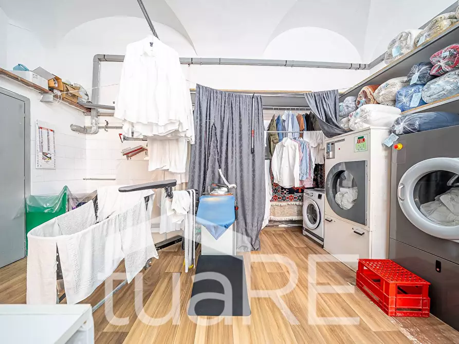 Immagine 13 di Negozio in vendita  in Via Germanico a Roma