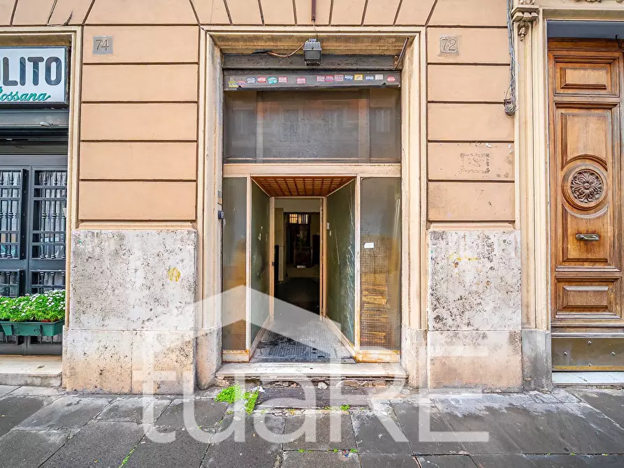 Immagine 11 di Negozio in vendita  in Via Angelo Poliziano a Roma