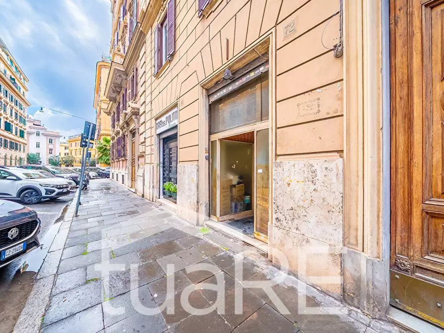 Immagine 20 di Negozio in vendita  in Via Angelo Poliziano a Roma