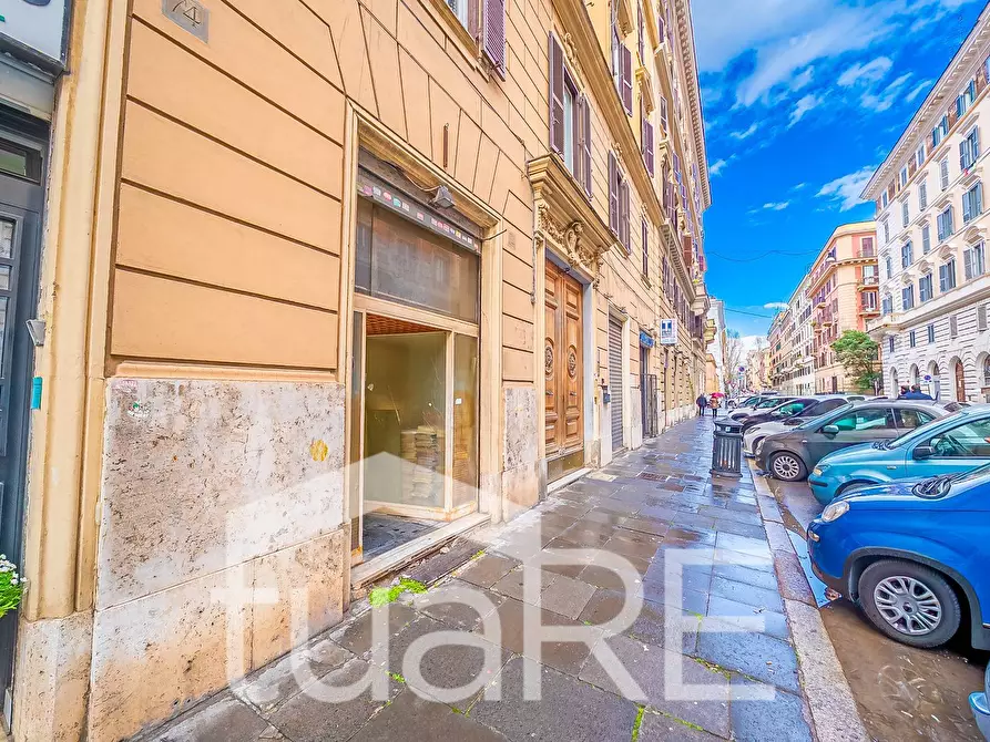 Immagine 21 di Negozio in vendita  in Via Angelo Poliziano a Roma