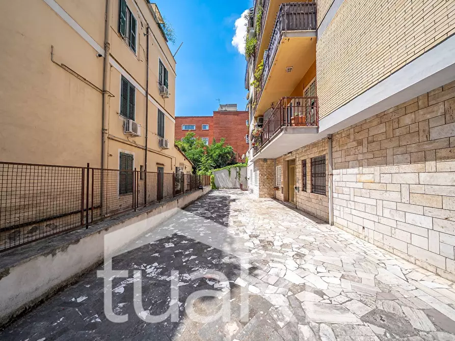 Immagine 9 di Terreno residenziale in vendita  in Via Dei Prati Della Farnesina a Roma