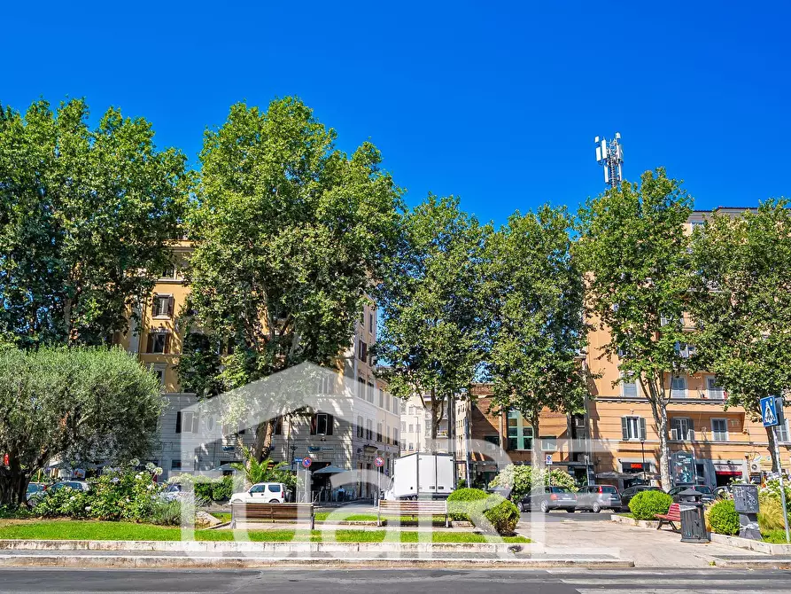 Immagine 3 di Appartamento in vendita  in Piazzale Di Ponte Milvio a Roma