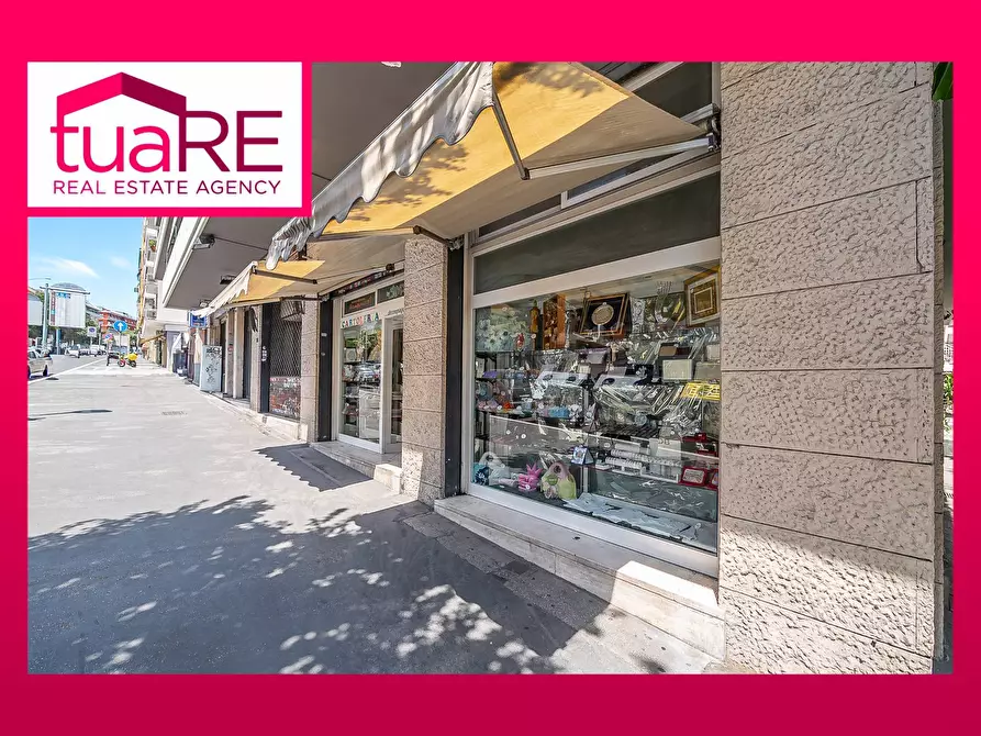 Immagine 1 di Negozio in vendita  in Via Baldo Degli Ubaldi a Roma