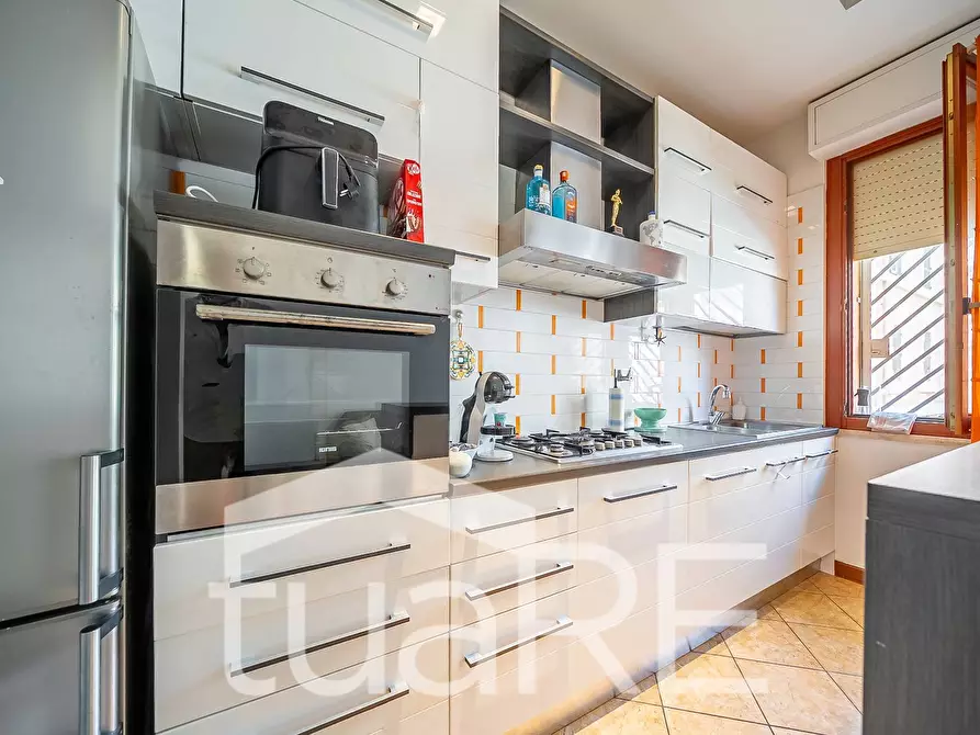 Immagine 3 di Appartamento in vendita  in Via Dei Gozzadini a Roma