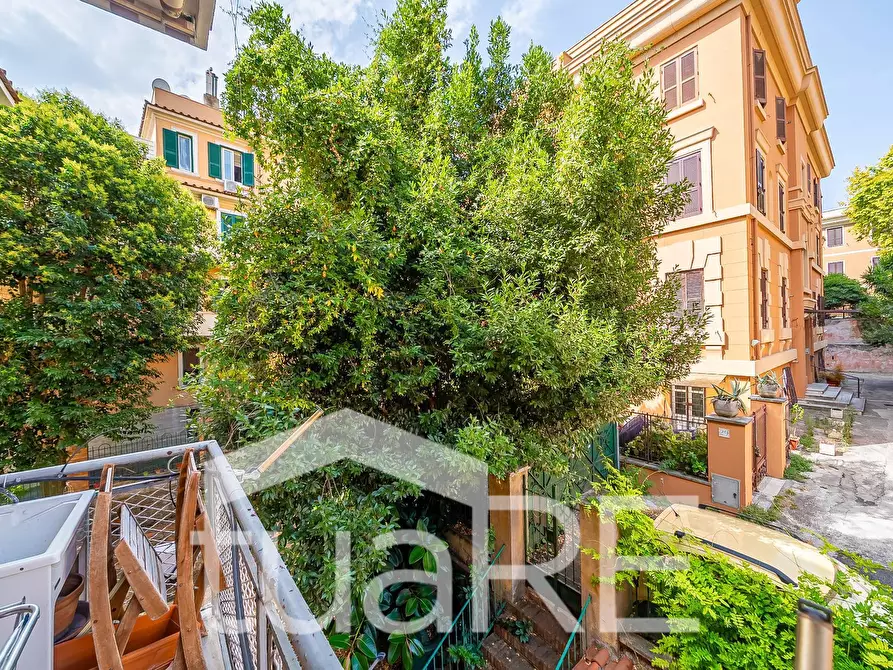 Immagine 9 di Appartamento in vendita  in Via Dei Gozzadini a Roma