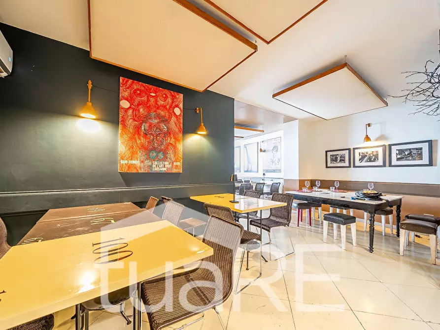 Immagine 3 di Negozio in vendita  in Via Dei Banchi Vecchi a Roma