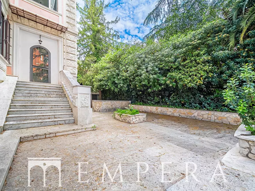 Immagine 4 di Palazzo in vendita  in Via Guido Cavalcanti a Roma