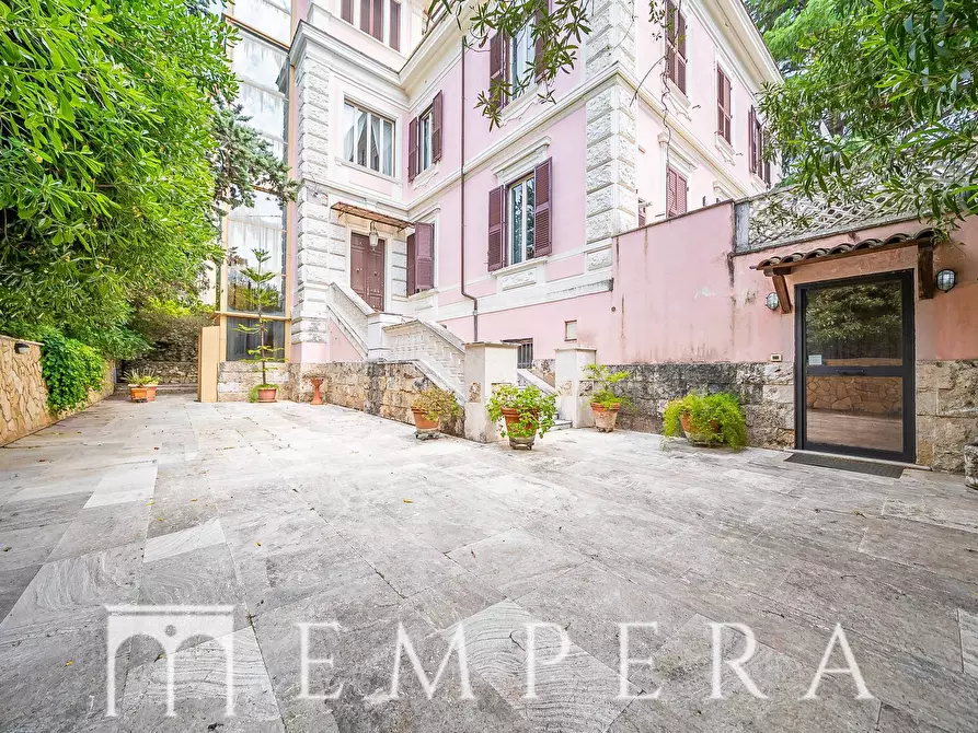 Immagine 8 di Palazzo in vendita  in Via Guido Cavalcanti a Roma