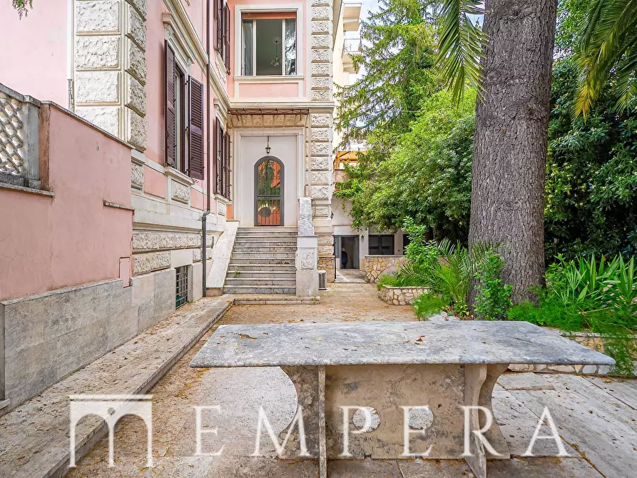 Immagine 11 di Palazzo in vendita  in Via Guido Cavalcanti a Roma