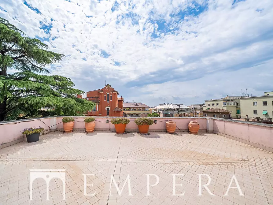 Immagine 19 di Palazzo in vendita  in Via Guido Cavalcanti a Roma