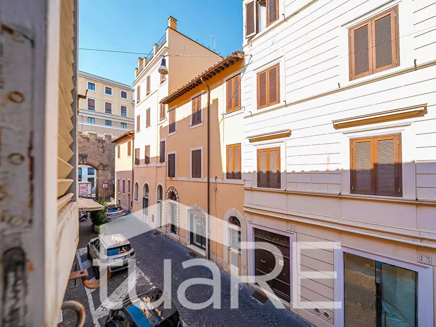 Immagine 4 di Appartamento in vendita  in Vicolo Del Farinone a Roma