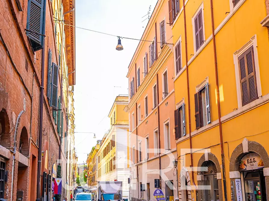 Immagine 18 di Appartamento in vendita  in Vicolo Del Farinone a Roma