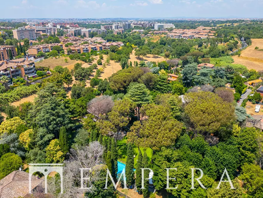 Immagine 3 di Villa in vendita  in Via Ardeatina a Roma