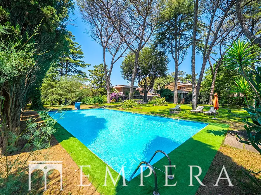 Immagine 5 di Villa in vendita  in Via Ardeatina a Roma