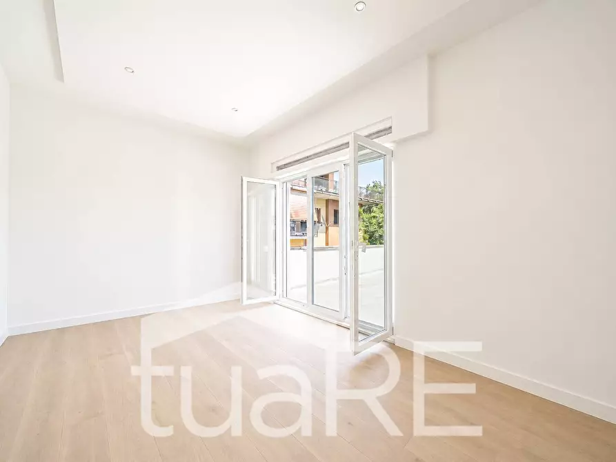 Immagine 3 di Attico in vendita  in Via Gradoli a Roma