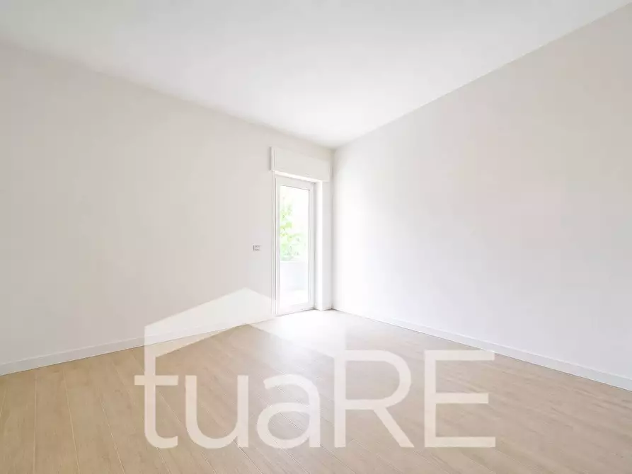 Immagine 3 di Appartamento in vendita  in Via Gradoli a Roma
