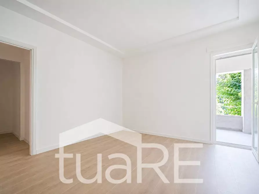 Immagine 4 di Appartamento in vendita  in Via Gradoli a Roma