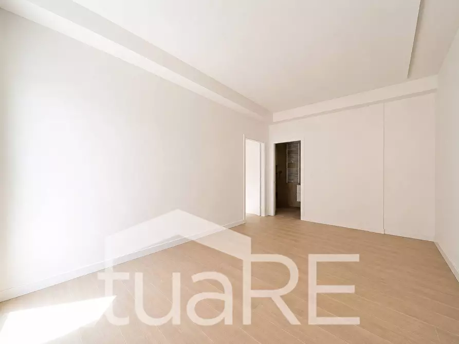 Immagine 10 di Appartamento in vendita  in Via Gradoli a Roma