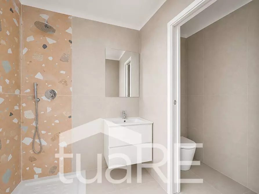 Immagine 11 di Appartamento in vendita  in Via Gradoli a Roma