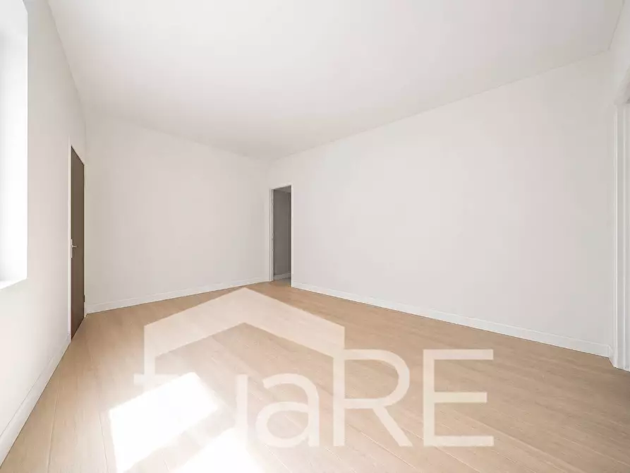 Immagine 13 di Appartamento in vendita  in Via Gradoli a Roma