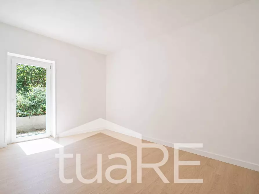 Immagine 3 di Appartamento in vendita  in Via Gradoli a Roma