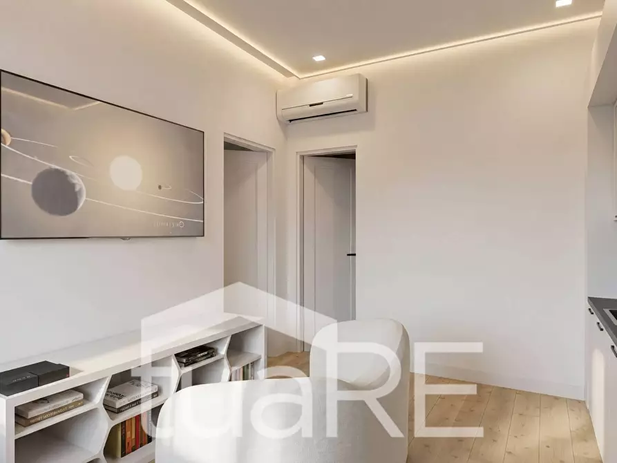 Immagine 9 di Appartamento in vendita  in Via Gradoli a Roma