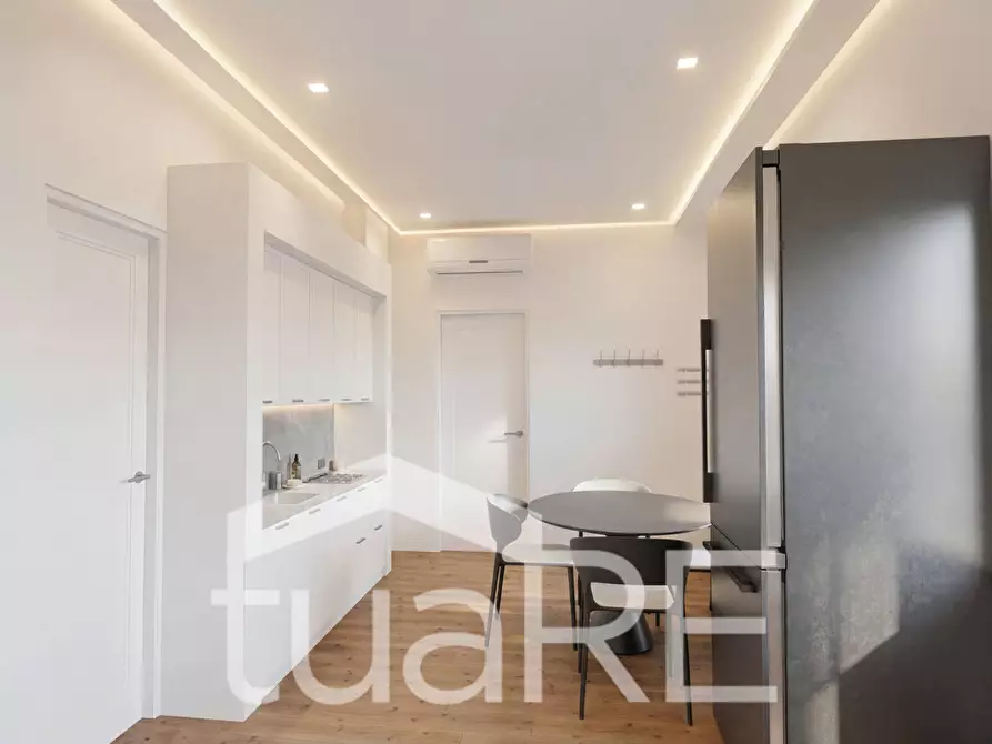 Immagine 4 di Appartamento in vendita  in Via Gradoli a Roma