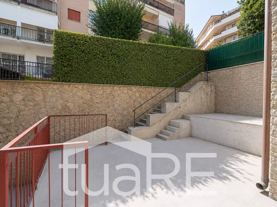 Immagine 9 di Appartamento in vendita  in Via Gradoli a Roma