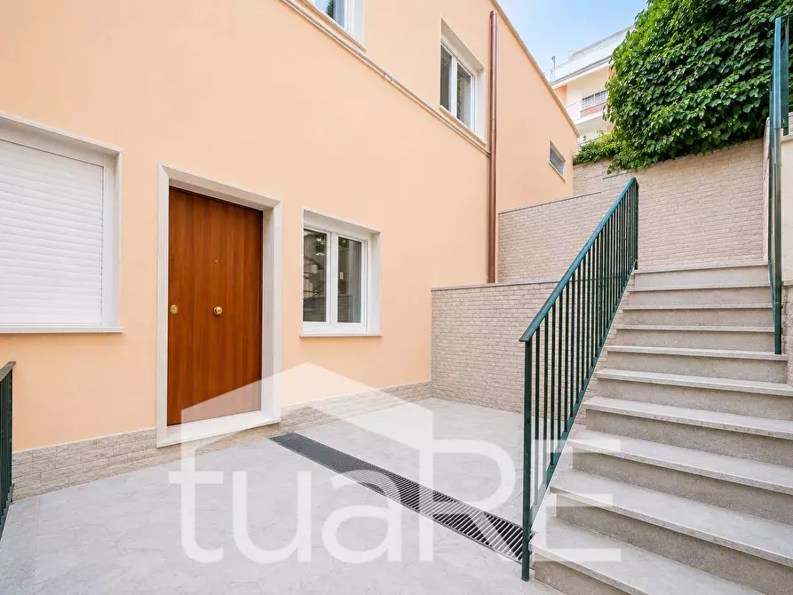 Immagine 10 di Appartamento in vendita  in Via Gradoli a Roma