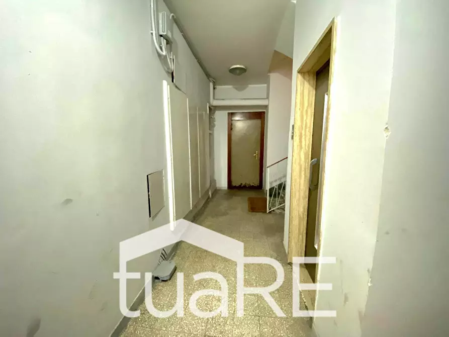 Immagine 3 di Magazzino in vendita  in Via Enrico Besta a Roma