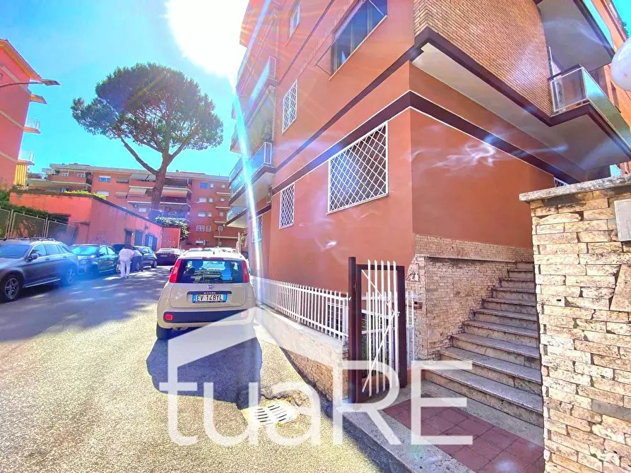 Immagine 10 di Magazzino in vendita  in Via Enrico Besta a Roma