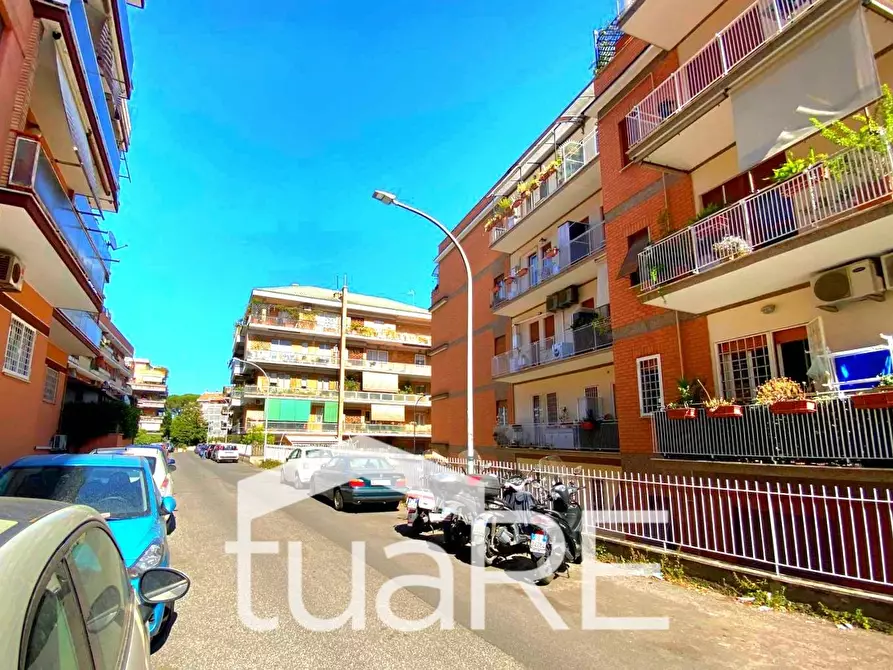 Immagine 12 di Magazzino in vendita  in Via Enrico Besta a Roma