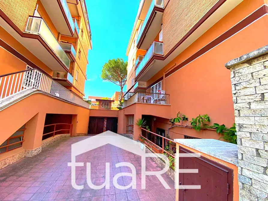 Immagine 13 di Magazzino in vendita  in Via Enrico Besta a Roma