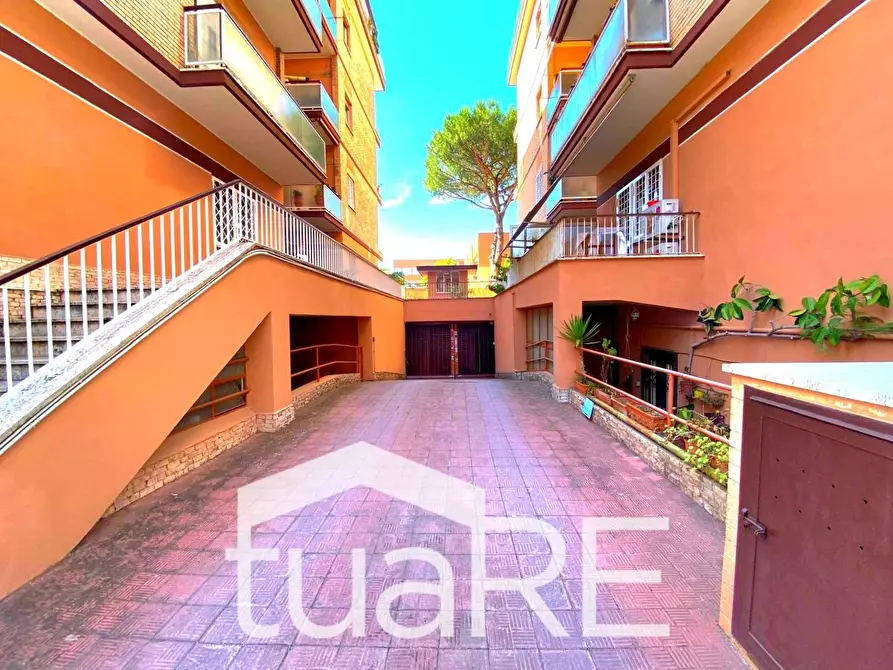 Immagine 14 di Magazzino in vendita  in Via Enrico Besta a Roma