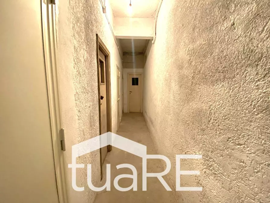 Immagine 20 di Magazzino in vendita  in Via Enrico Besta a Roma