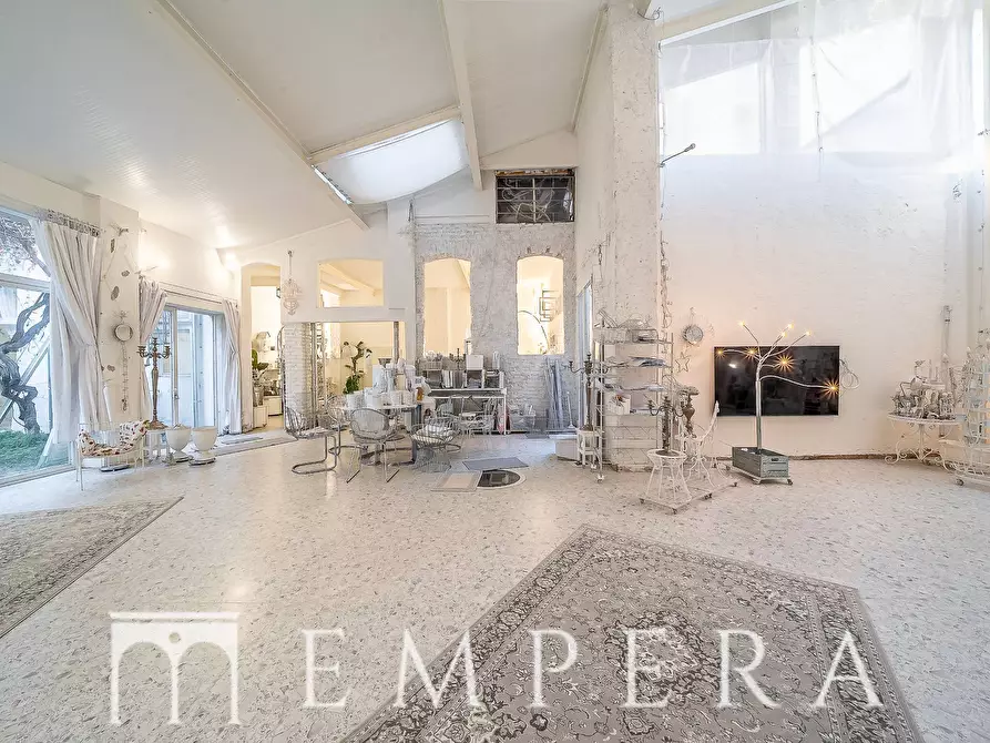 Immagine 2 di Palazzo in vendita  in Corso Ventidue Marzo a Milano