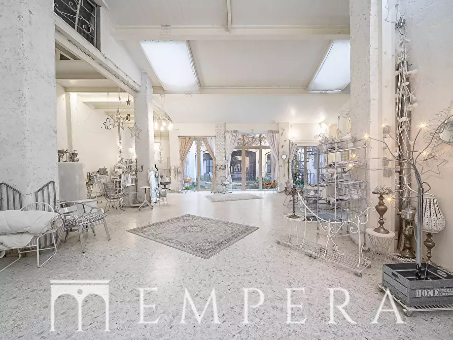 Immagine 3 di Palazzo in vendita  in Corso Ventidue Marzo a Milano