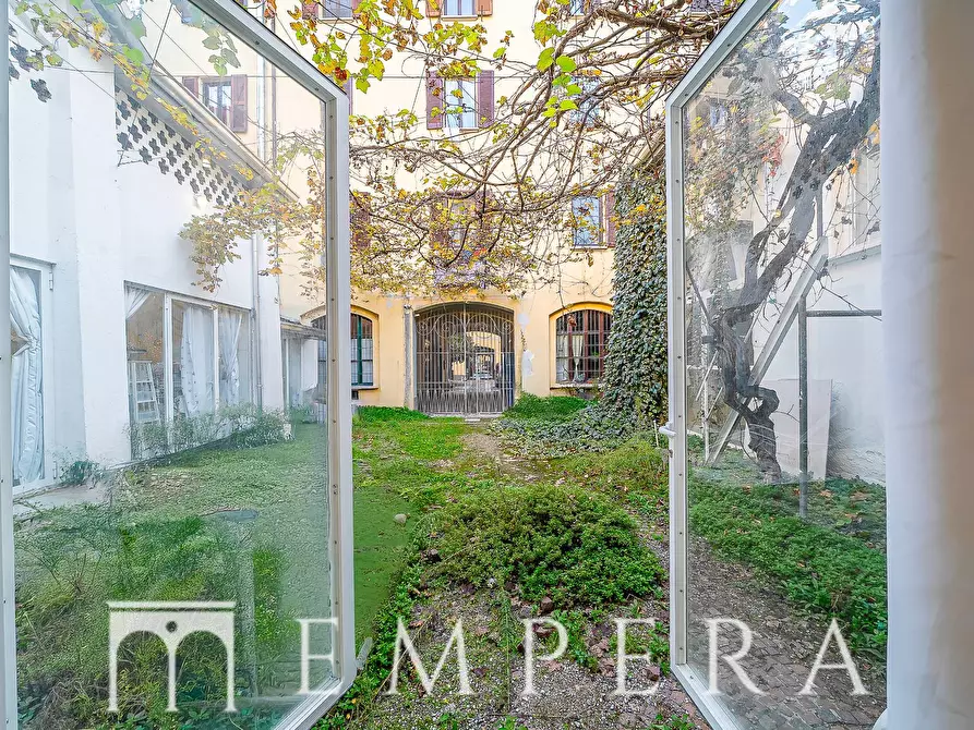 Immagine 17 di Palazzo in vendita  in Corso Ventidue Marzo a Milano