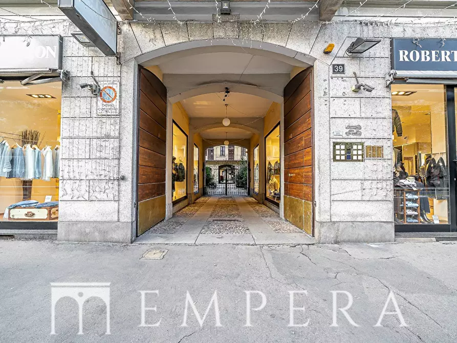 Immagine 21 di Palazzo in vendita  in Corso Ventidue Marzo a Milano