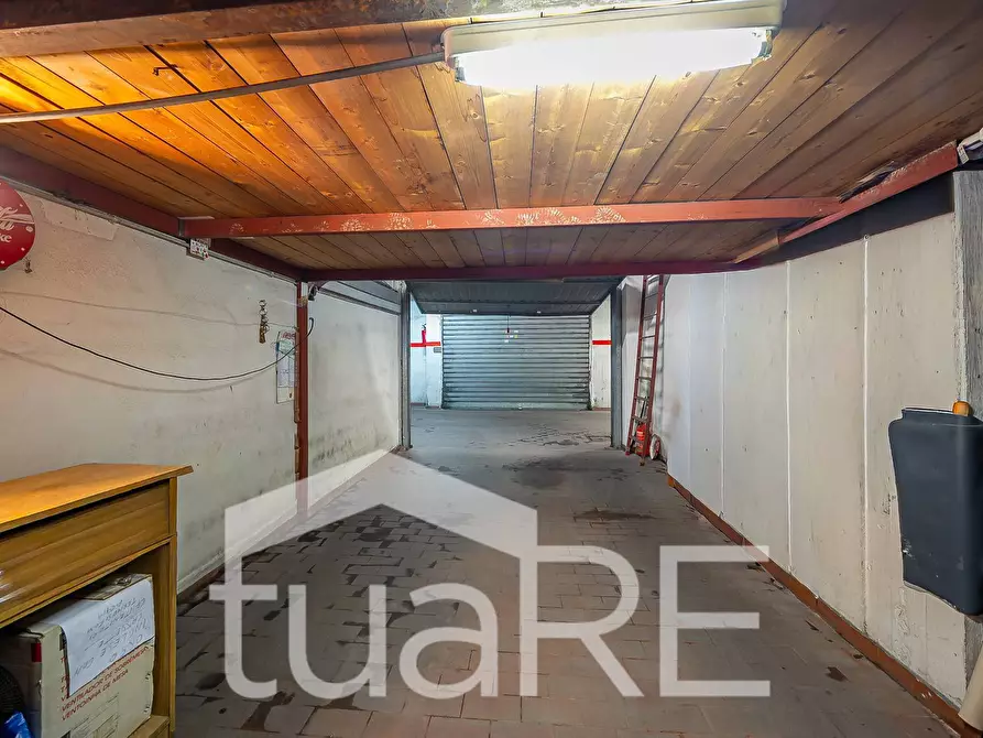 Immagine 9 di Box auto in vendita  in Via Di Vigna Corsetti a Roma