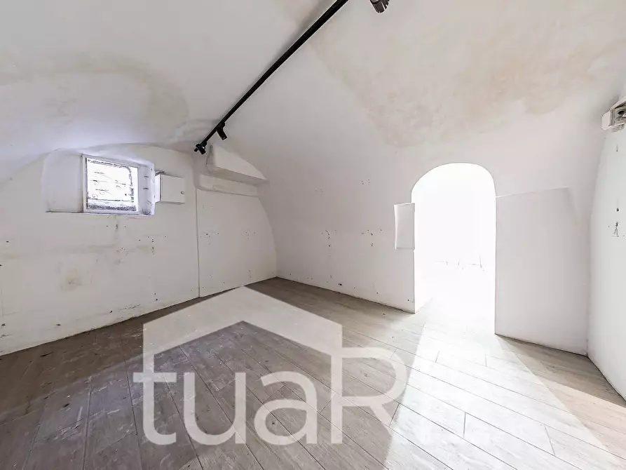 Immagine 4 di Negozio in vendita  in Via Della Purificazione a Roma