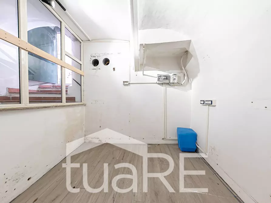 Immagine 6 di Negozio in vendita  in Via Della Purificazione a Roma