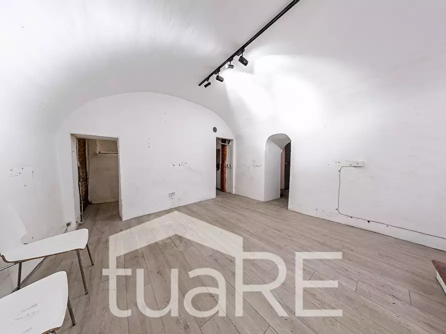 Immagine 7 di Negozio in vendita  in Via Della Purificazione a Roma