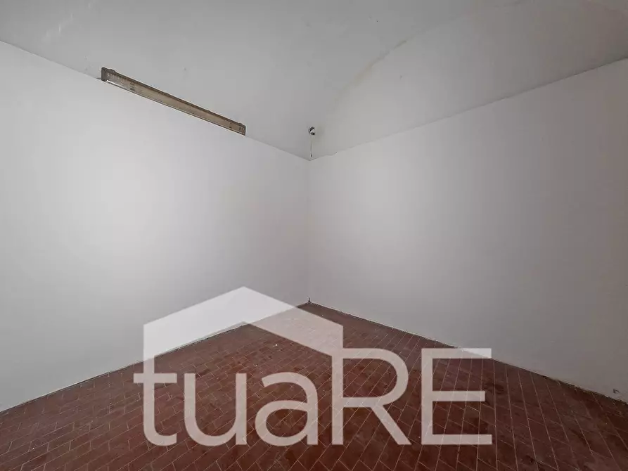 Immagine 10 di Negozio in vendita  in Via Della Purificazione a Roma