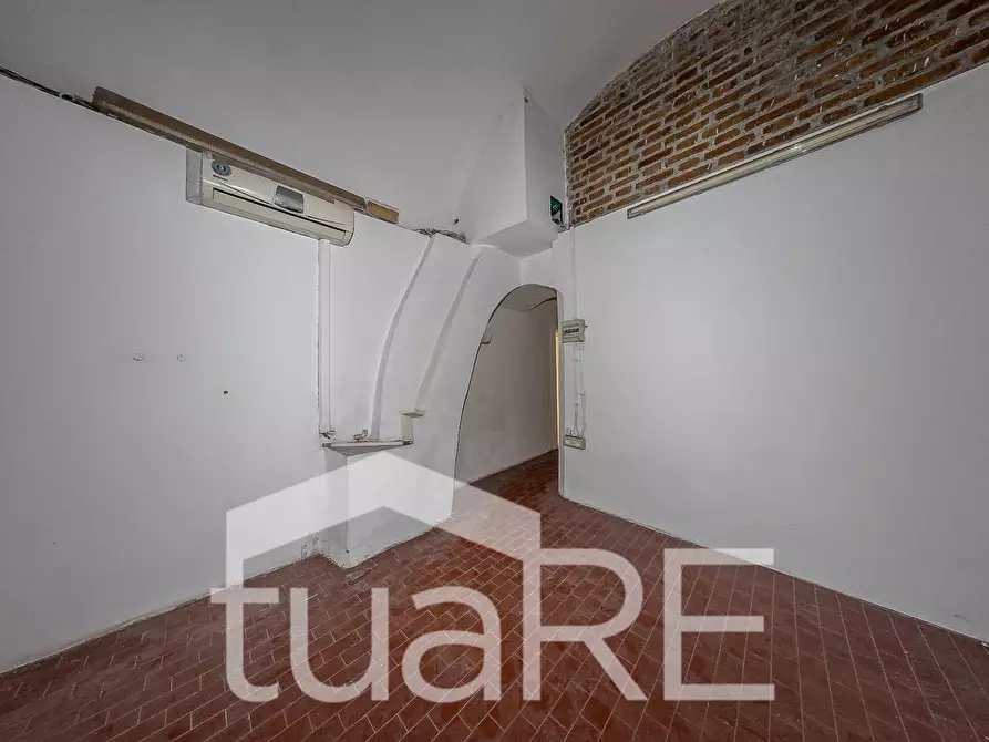 Immagine 12 di Negozio in vendita  in Via Della Purificazione a Roma